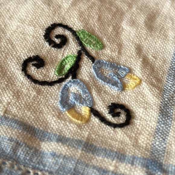 Set of 4 Vintage Napkins-White/Blue Embroidery Detail-Nubby Cotton - Picture 3 of 13